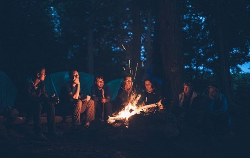 Faire du camping entre amis